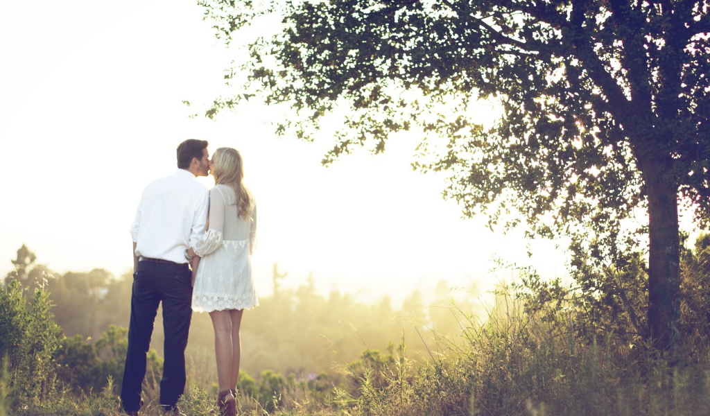 Поцелуй на природе