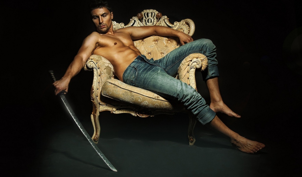 Евгений Агафонов с мечом