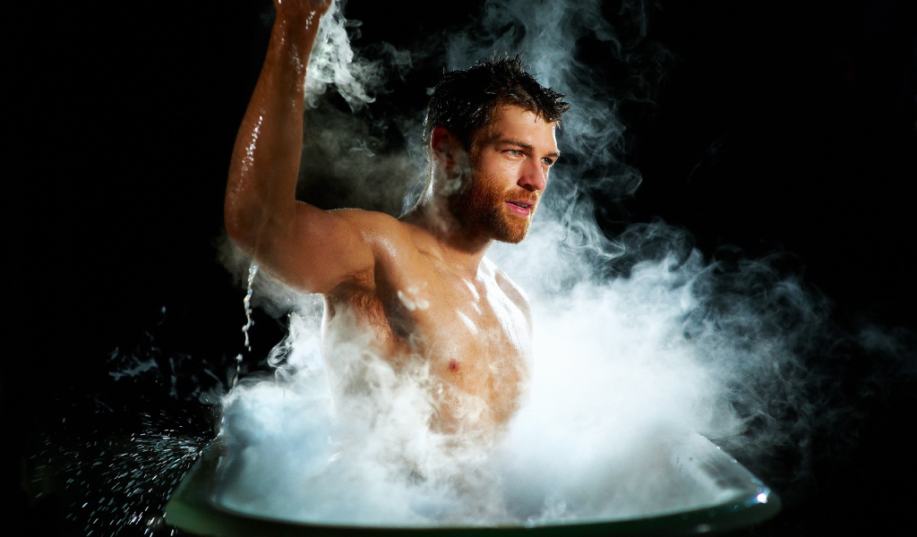 Мужчина в ванне