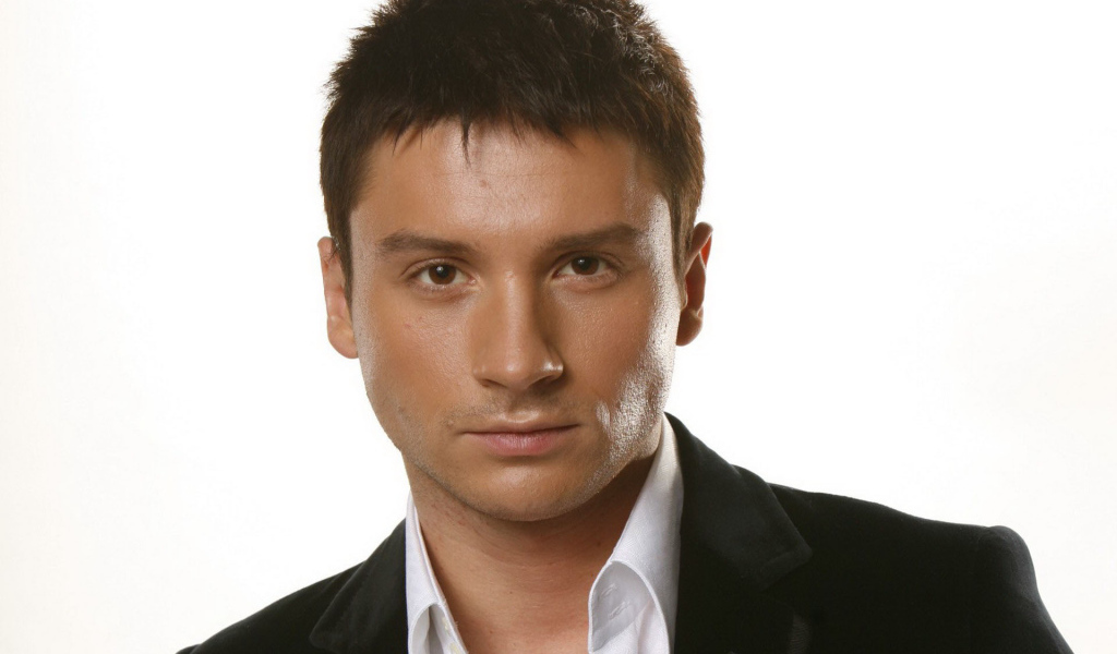 Известный актер Сергей Лазарев