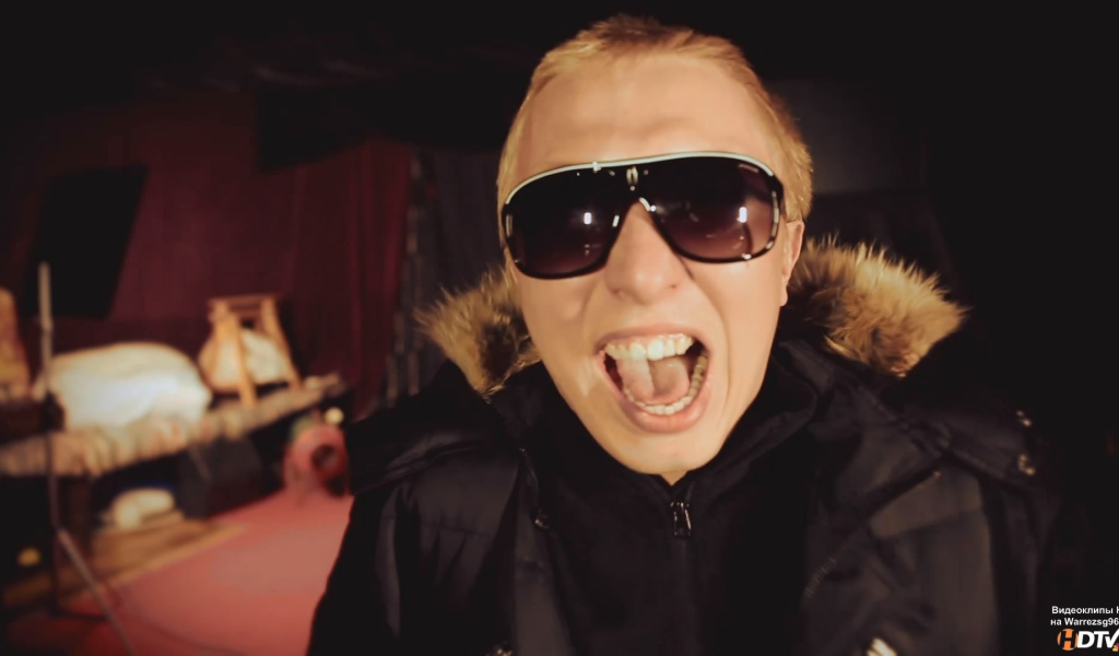 Популярный актер Витя АК