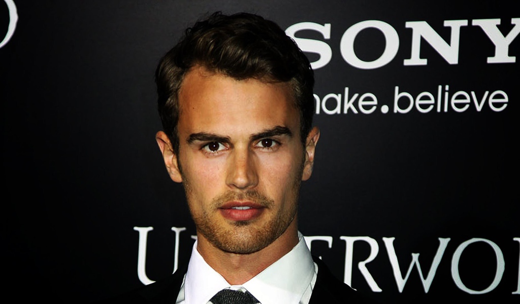 Знаменитый киноактер Тео Джеймс