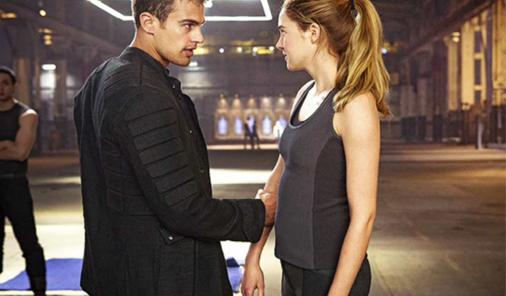 Знаменитая Суперзвезда Тео Джеймс