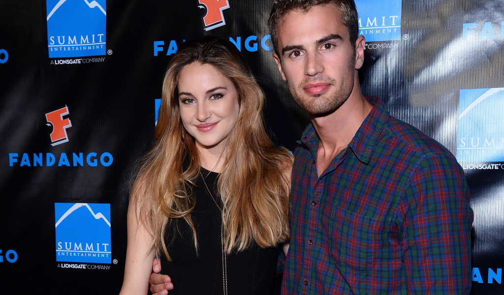 Популярная Кинозвезда Тео Джеймс