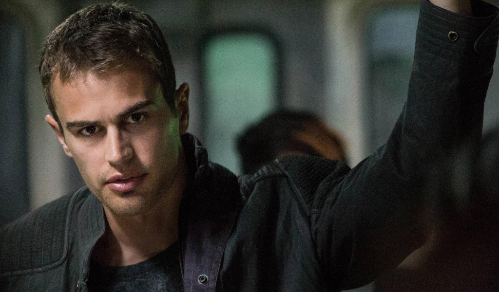 Русская звезда Тео Джеймс