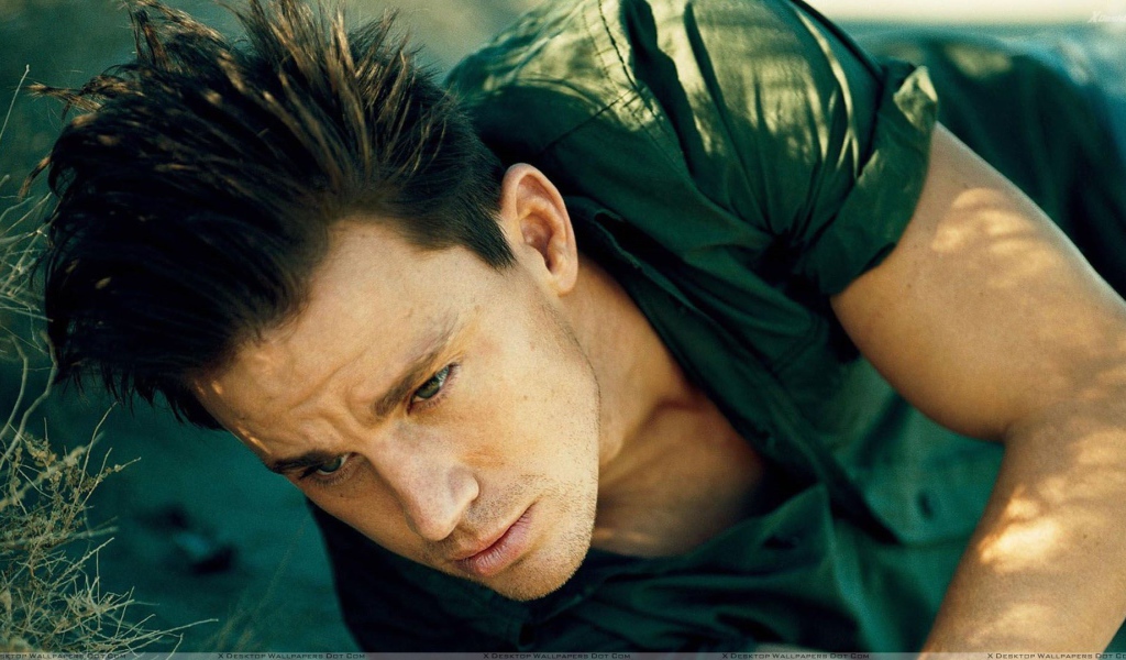 Ченнинг Татум в черной рубашке