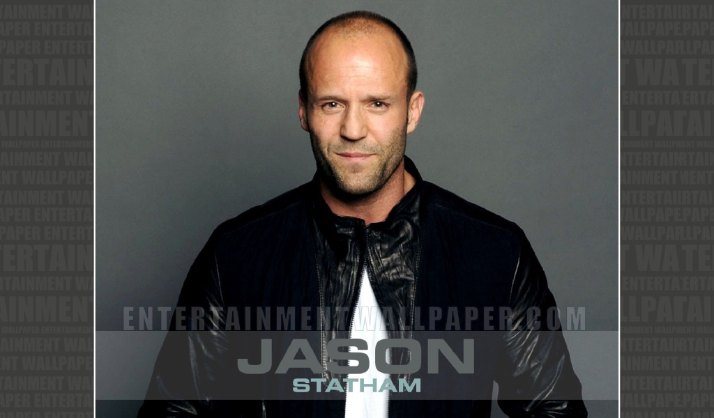 Джейсон Стэтхэм улыбается