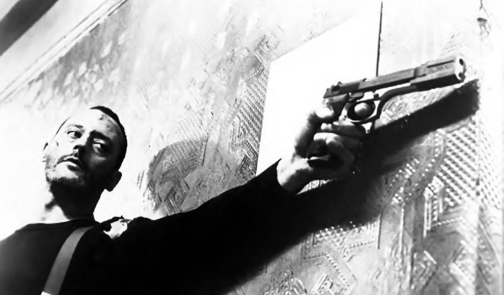 Жан Рено с пистолетом