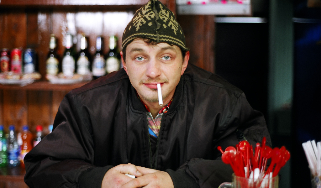 Марат Башаров с сигаретой