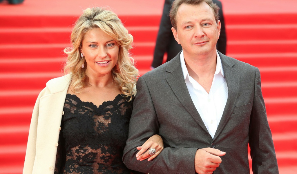 Марат Башаров со спутницей