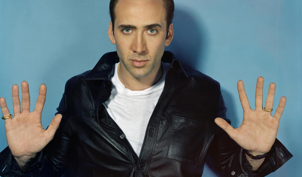 Николас Кейдж в кожаной куртке