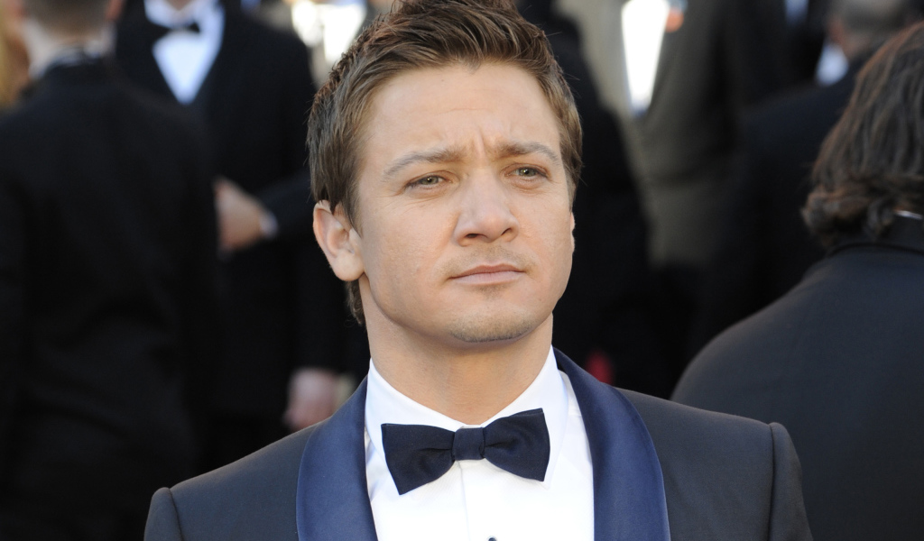 Популярный Джереми Реннер