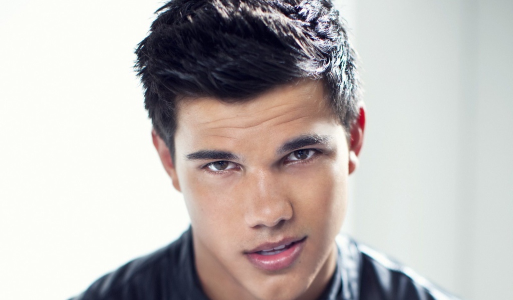 Популярный Тэйлор Лотнер