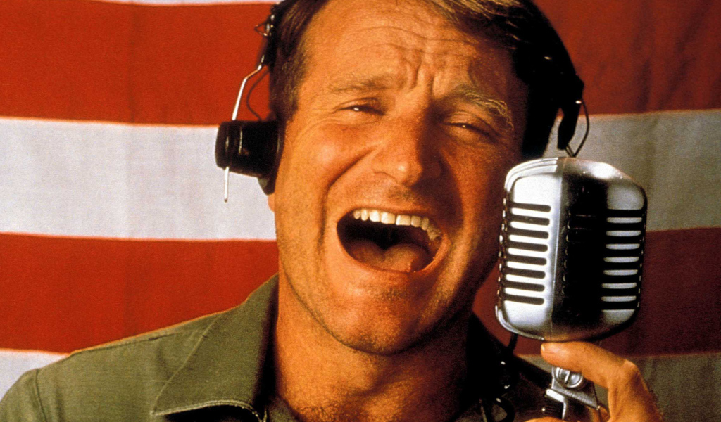 Робин Уильямс с микрофоном