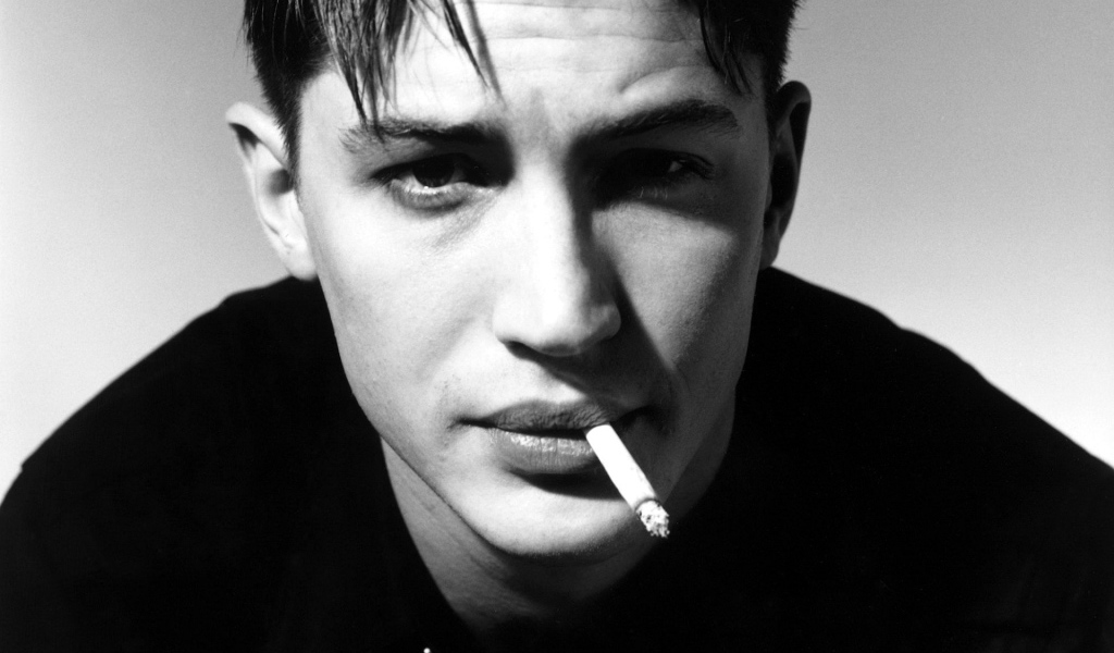 Том Харди в черно-белом