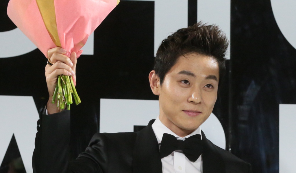 Виктор Ан в смокинге