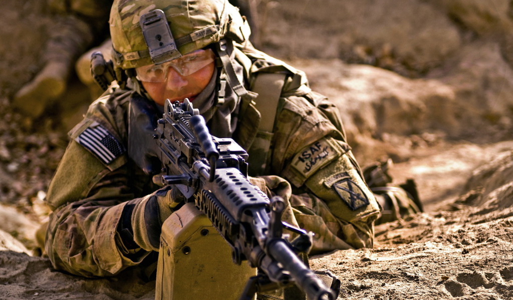 Солдат с пулеметом