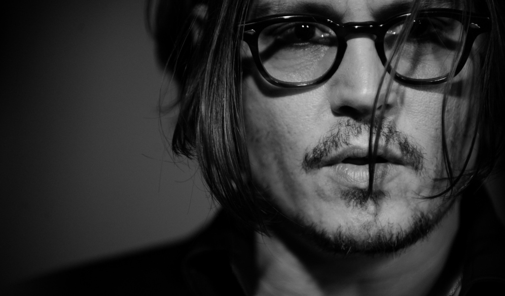 Джони Депп в очках