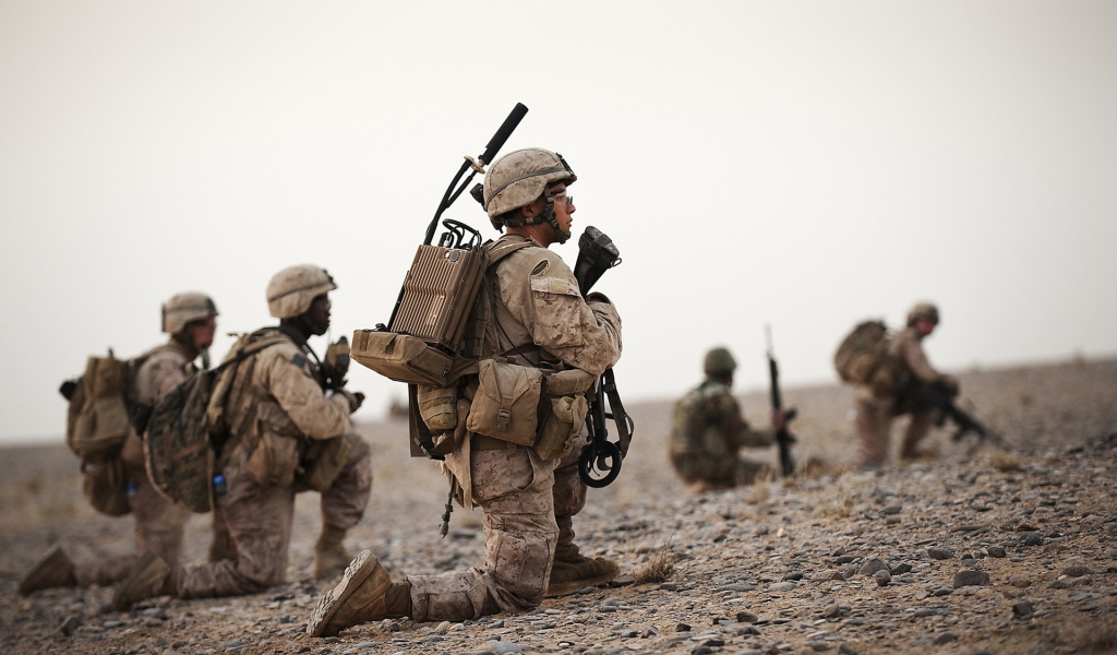 Солдаты идут в наступление