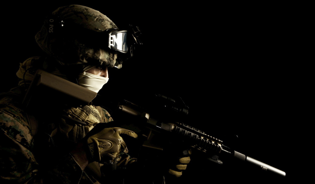 Солдат на черном фоне