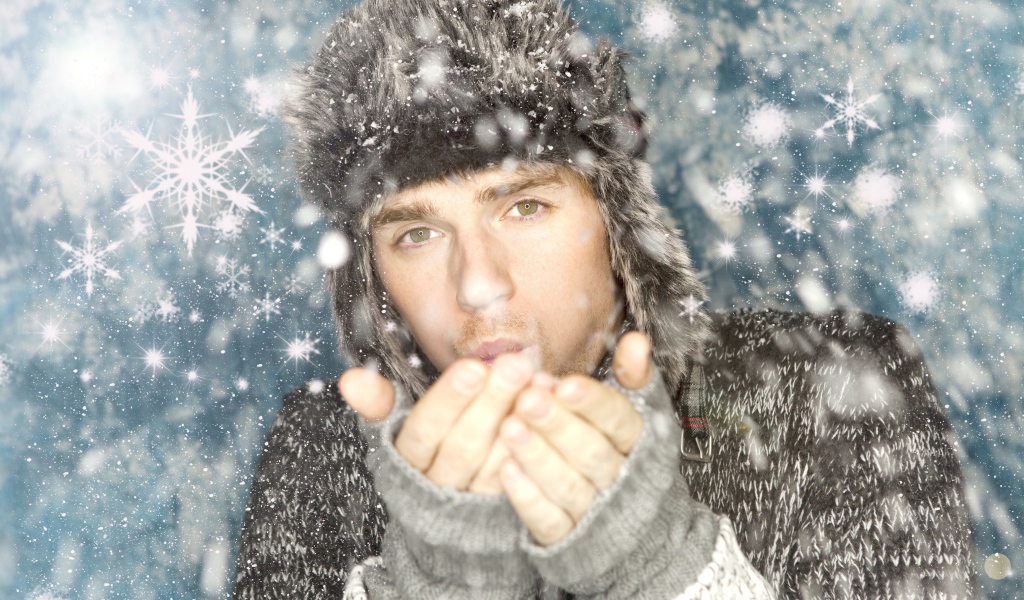 Парень в зимней одежде