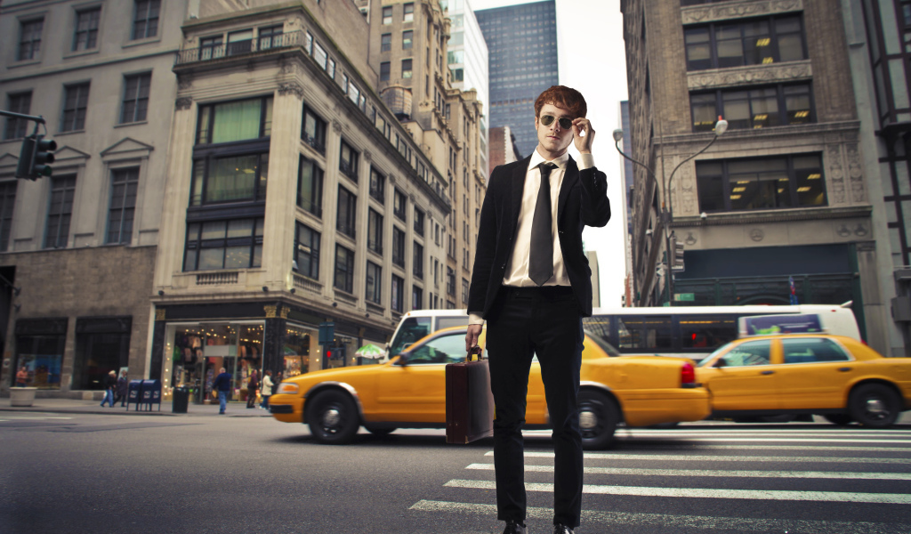 Парень с портфелем