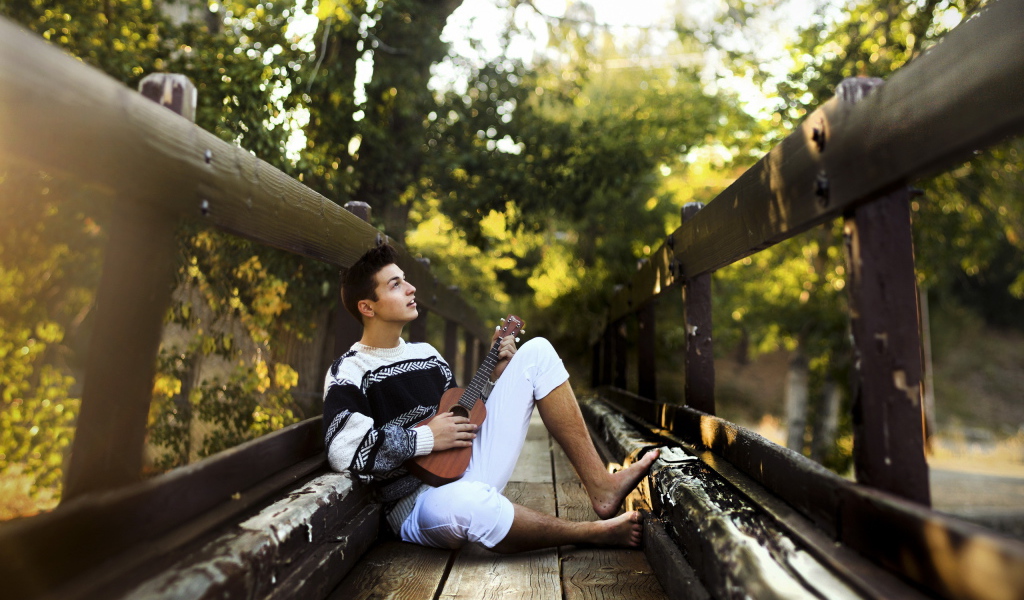 Парень с гитарой