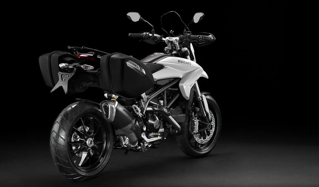 Красивый мотоцикл Ducati Hyperstrada