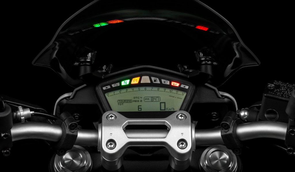 Красивый мотоцикл в москве Ducati Hyperstrada