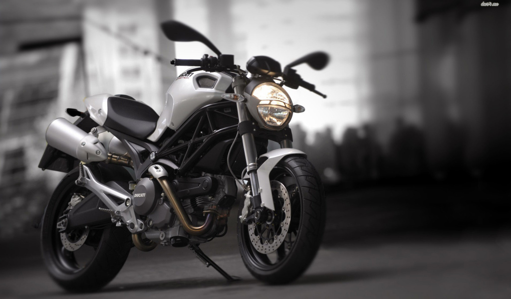 Красивый мотоцикл Ducati Monster 1200