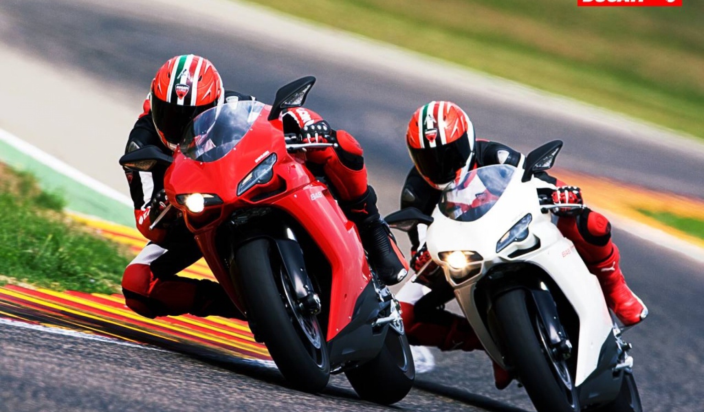 Красивый мотоцикл Ducati Superbike 848 Evo