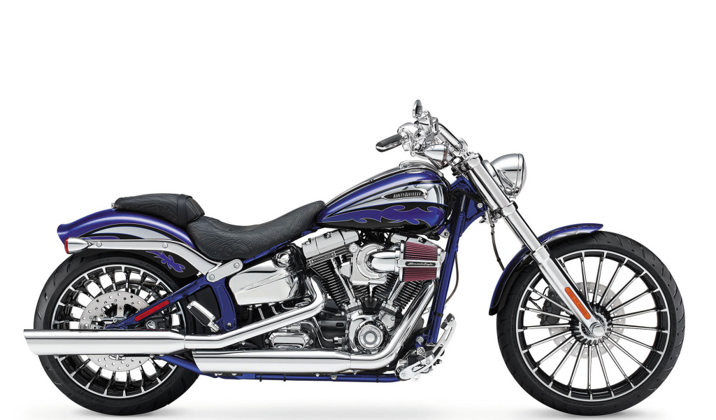 Красивый мотоцикл Harley-Davidson CVO Breakout