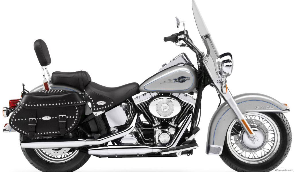 Красивый мотоцикл Harley-Davidson Heritage Softail