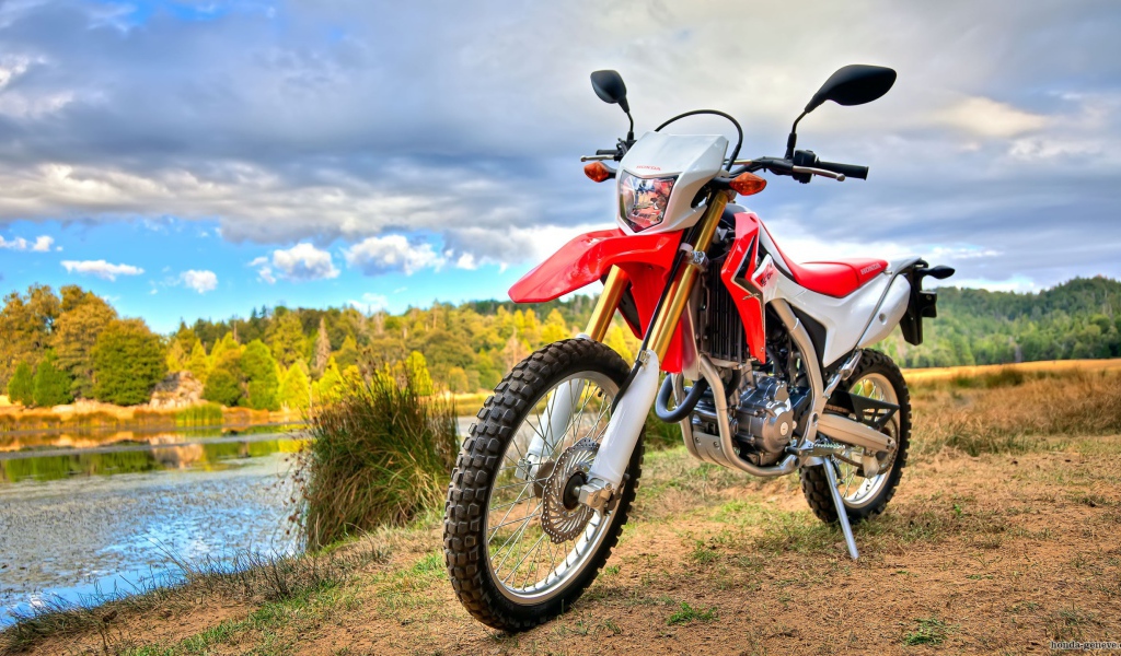 Красивый мотоцикл Honda CRF 250 L