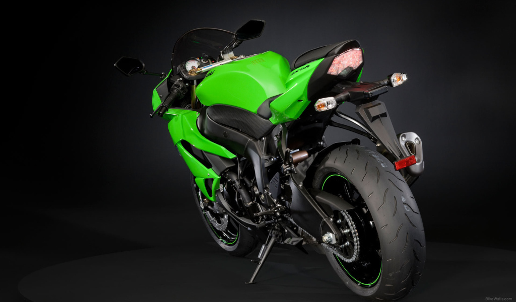 Красивый мотоцикл Kawasaki Ninja ZX-6R