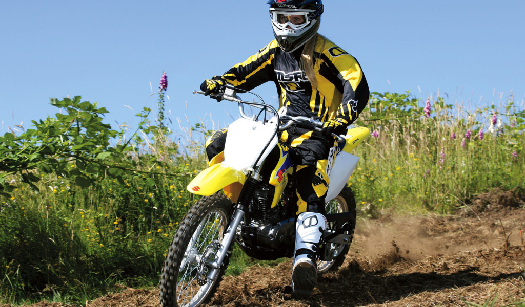 Красивый мотоцикл Suzuki  DR-Z 125