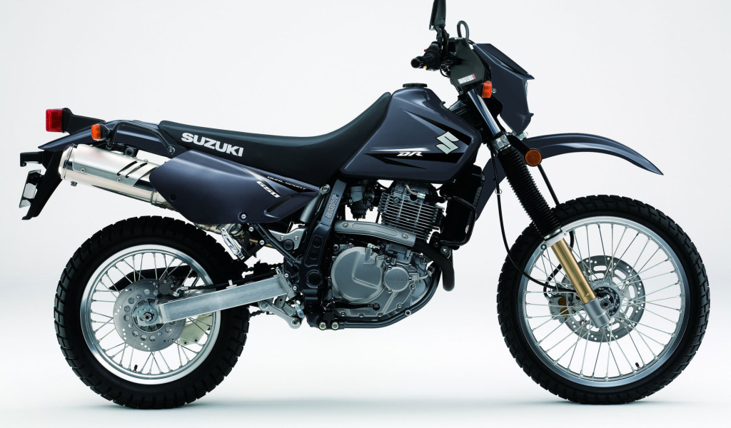 Красивый мотоцикл Suzuki DR 650 SE