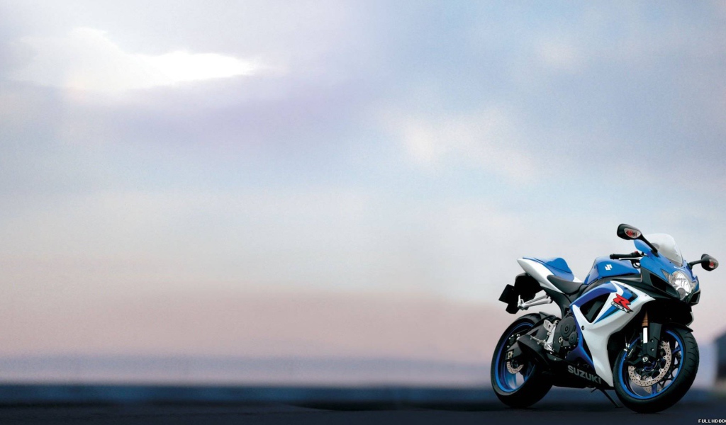 Красивый мотоцикл Suzuki  GSX-R 600