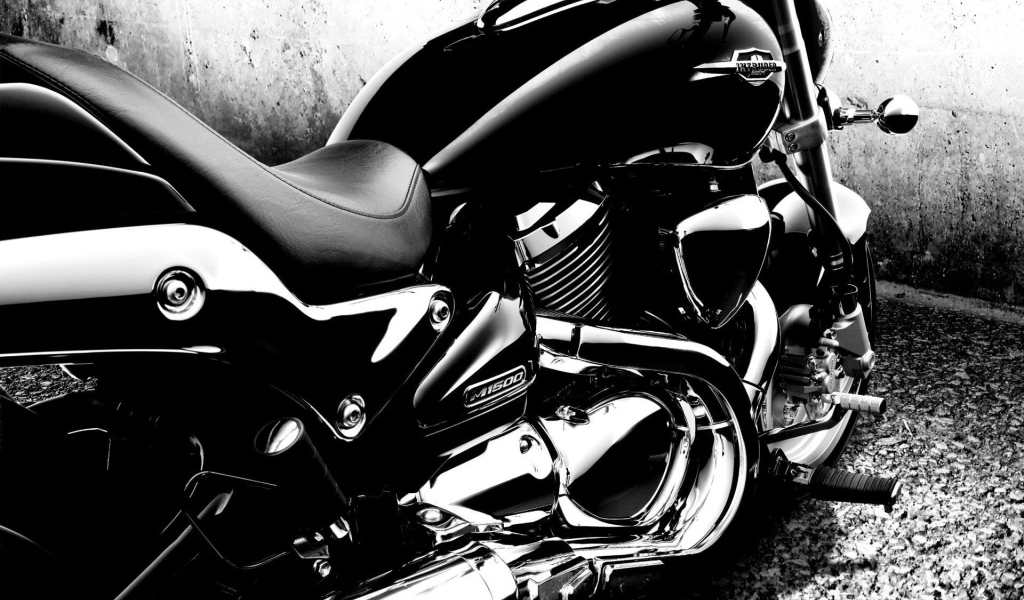 Красивый мотоцикл Suzuki Intruder M1500