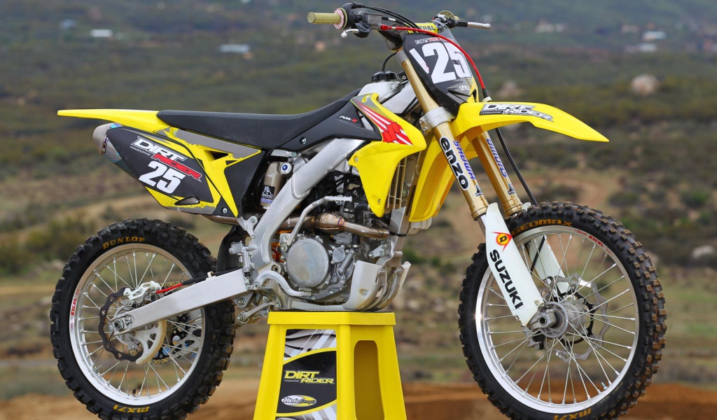 Красивый мотоцикл Suzuki RM-Z 250
