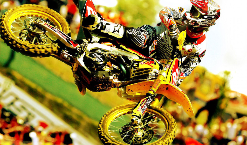 Красивый мотоцикл Suzuki RMX 450 Z