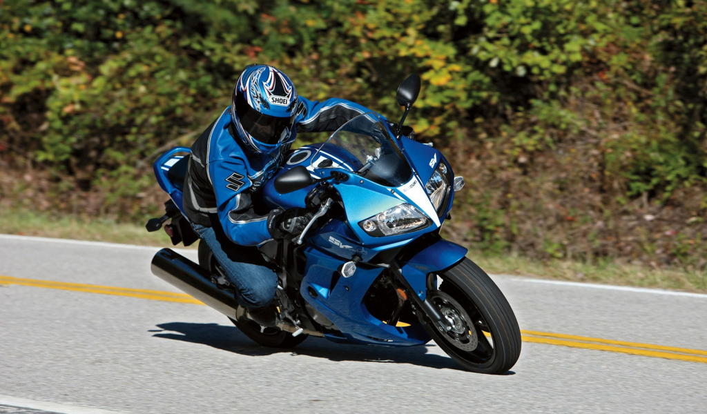 Красивый мотоцикл Suzuki SV 650 S