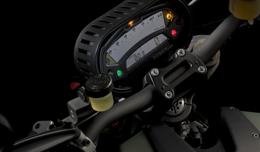 Красивый мотоцикл в москве Ducati Monster Diesel