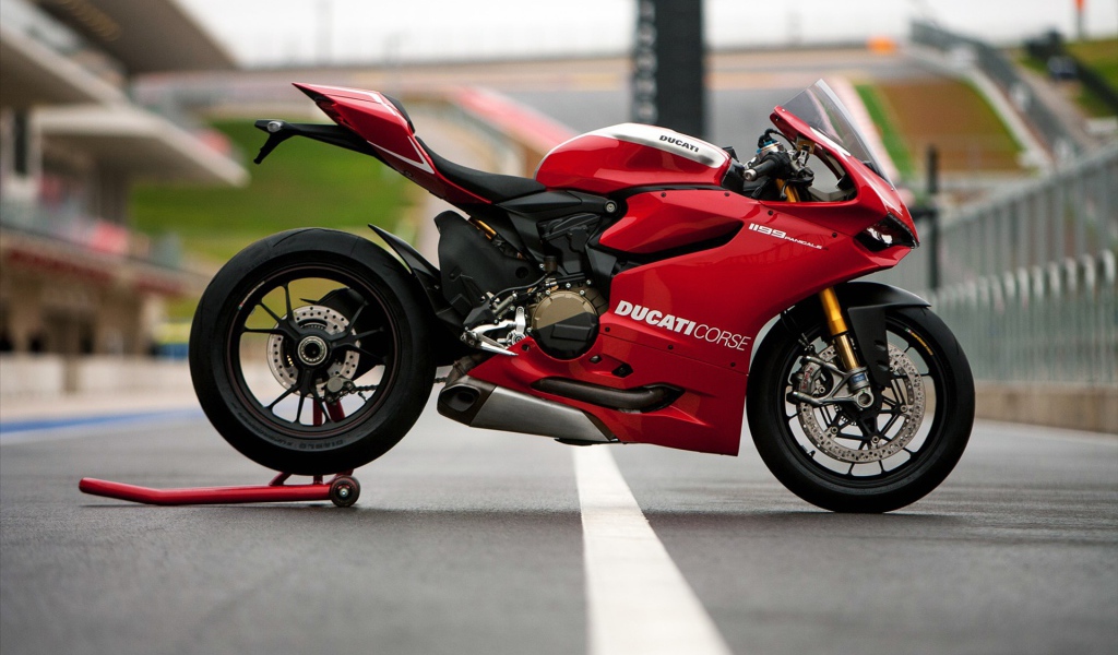 Красивый мотоцикл в москве Ducati Superbike 1199 Panigale