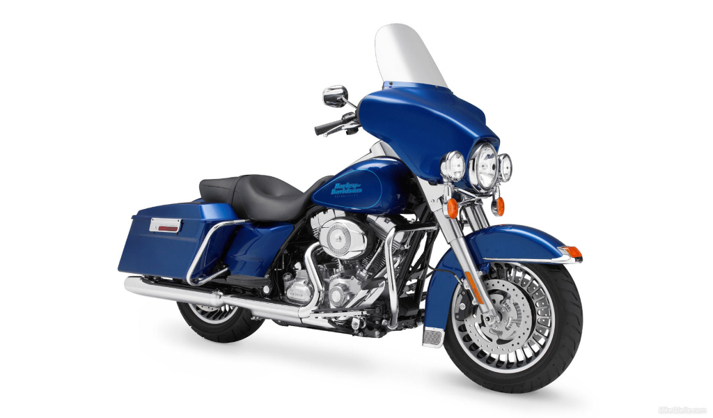Красивый мотоцикл в москве Harley-Davidson Street Glide