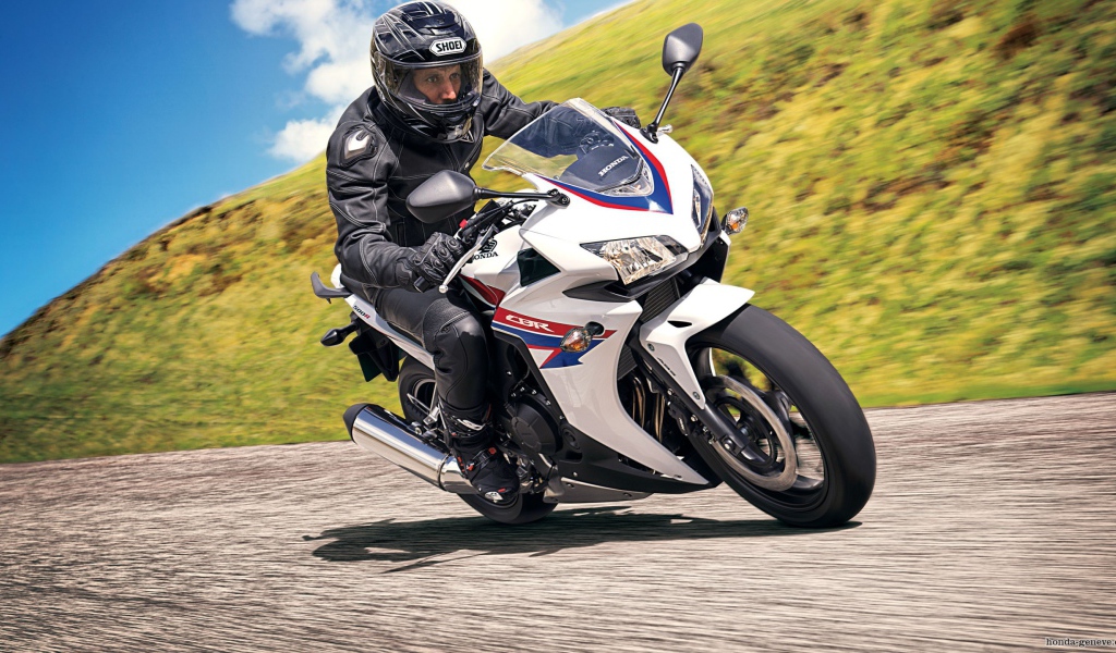 Красивый мотоцикл в москве Honda CBR 500 R