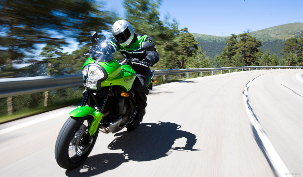 Красивый мотоцикл в москве Kawasaki Versys