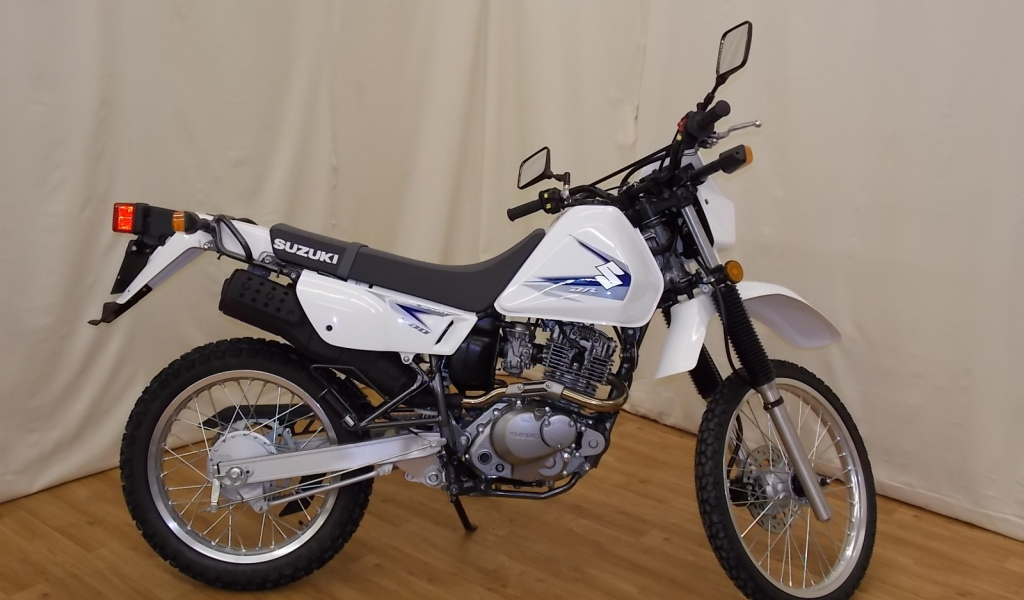 Красивый мотоцикл в москве Suzuki DR 200 SE