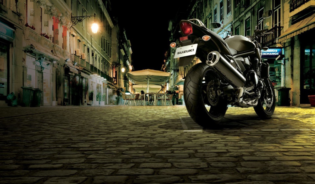 Красивый мотоцикл в москве Suzuki  GSF 1250 S