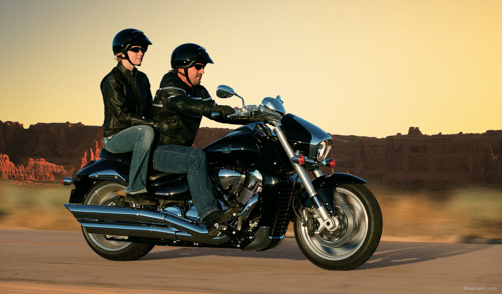 Красивый мотоцикл в москве Suzuki  Intruder M1800 R